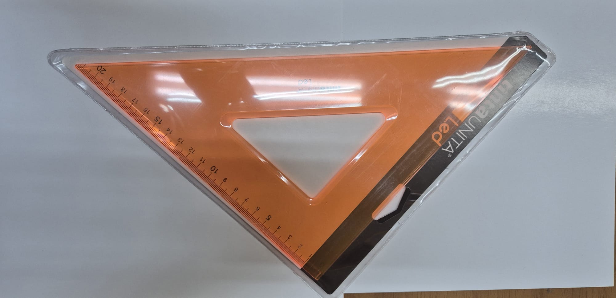 SQUADRA 45°/30cm TINTA UNITA LED