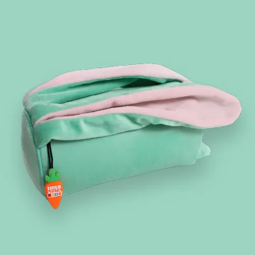 Astuccio Realizzato in ciniglia chiusura con cerniera e tirazip con logo in microiniezione e applicazioni imbottite